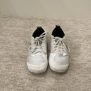 cool, black Mizuno volleyball shoes